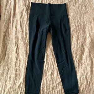 Athlete Salutation Stash Pocket II 7/8 leggings.